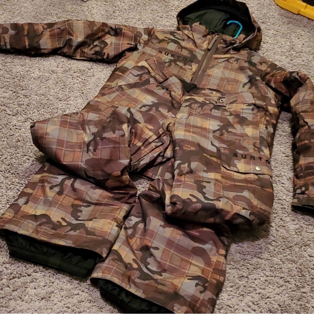 Burton Kids Camouflage Snowboarding Jacket and Pants Set 14/16